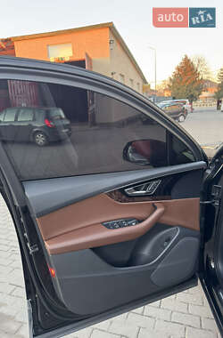 Внедорожник / Кроссовер Audi Q7 2015 в 