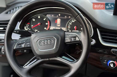 Внедорожник / Кроссовер Audi Q7 2015 в 