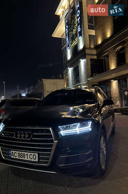 Внедорожник / Кроссовер Audi Q7 2015 в 