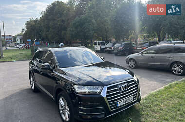 Внедорожник / Кроссовер Audi Q7 2015 в 