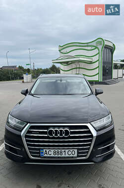 Внедорожник / Кроссовер Audi Q7 2015 в 