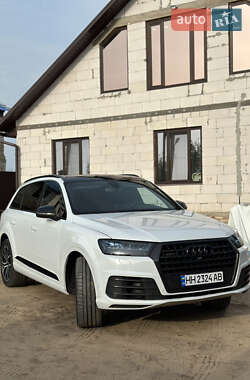 Внедорожник / Кроссовер Audi Q7 2016 в 
