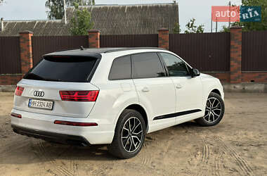 Внедорожник / Кроссовер Audi Q7 2016 в 
