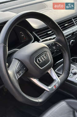 Внедорожник / Кроссовер Audi Q7 2016 в 