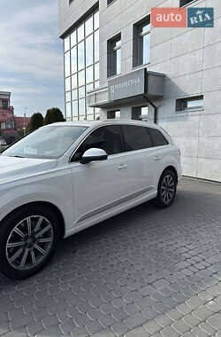 Позашляховик / Кросовер Audi Q7 2016 в 