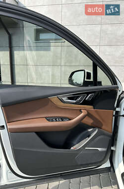 Позашляховик / Кросовер Audi Q7 2016 в 