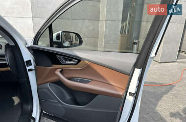 Позашляховик / Кросовер Audi Q7 2016 в 