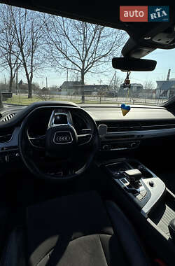 Позашляховик / Кросовер Audi Q7 2017 в 