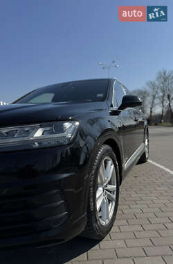 Позашляховик / Кросовер Audi Q7 2017 в 