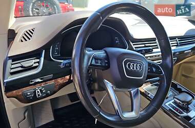 Внедорожник / Кроссовер Audi Q7 2017 в 
