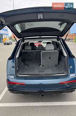 Внедорожник / Кроссовер Audi Q7 2017 в 