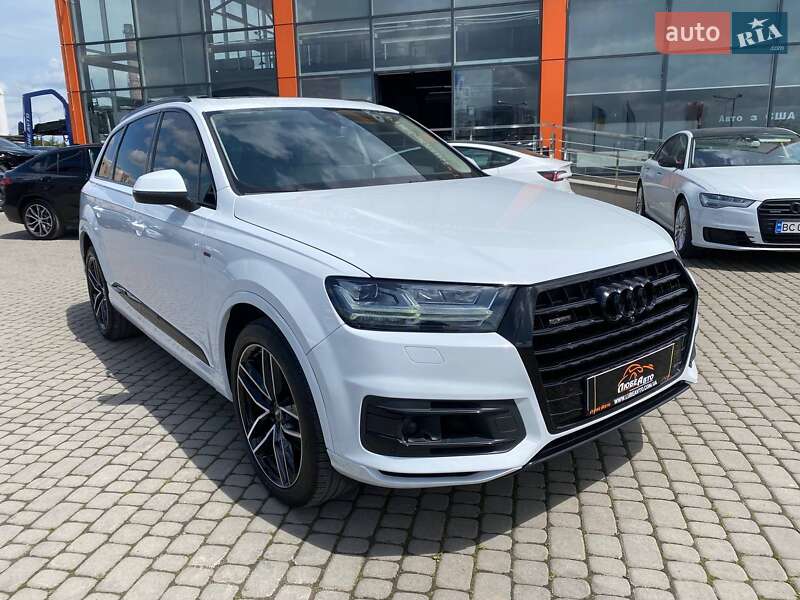 Внедорожник / Кроссовер Audi Q7 2017 в 