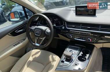 Внедорожник / Кроссовер Audi Q7 2017 в 