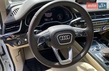 Внедорожник / Кроссовер Audi Q7 2017 в 