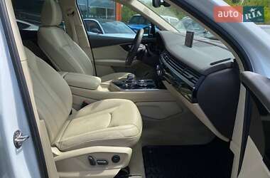 Внедорожник / Кроссовер Audi Q7 2017 в 
