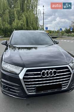 Внедорожник / Кроссовер Audi Q7 2015 в 
