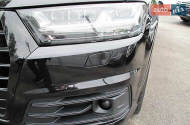 Позашляховик / Кросовер Audi Q7 2015 в 
