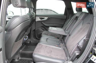 Позашляховик / Кросовер Audi Q7 2015 в 