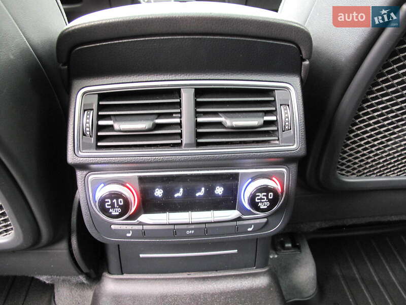 Внедорожник / Кроссовер Audi Q7 2015 в Киеве