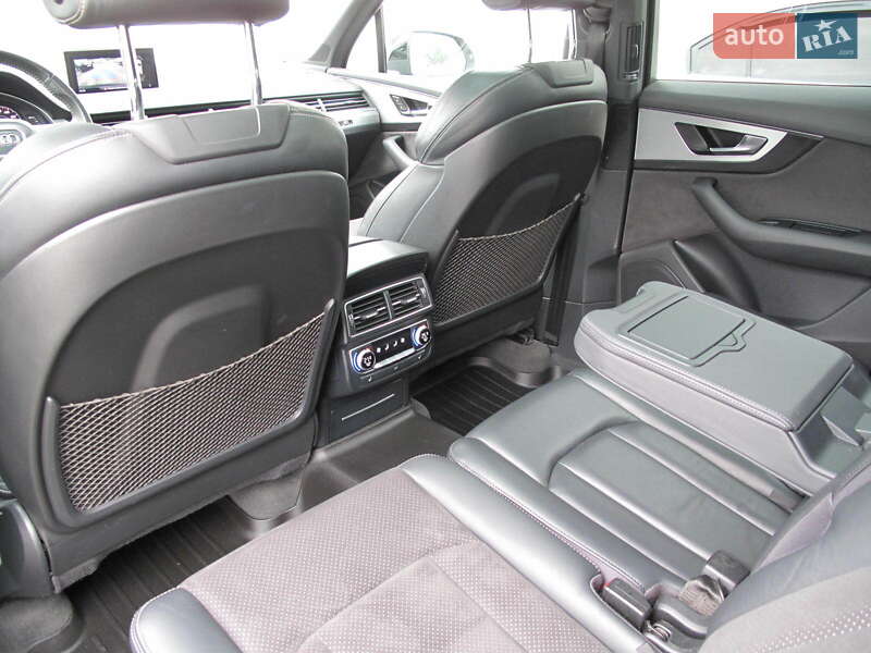 Внедорожник / Кроссовер Audi Q7 2015 в Киеве