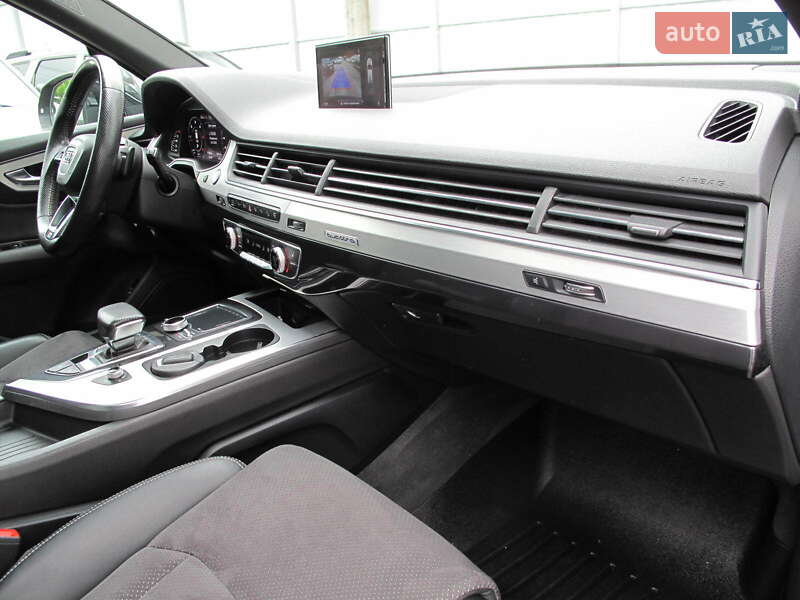 Внедорожник / Кроссовер Audi Q7 2015 в Киеве