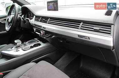 Позашляховик / Кросовер Audi Q7 2015 в 