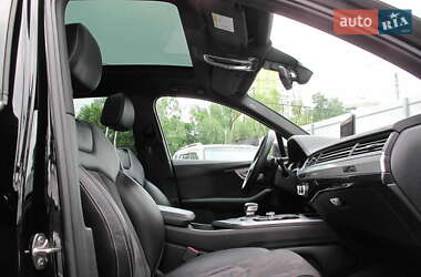 Позашляховик / Кросовер Audi Q7 2015 в 
