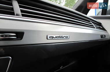 Позашляховик / Кросовер Audi Q7 2015 в 