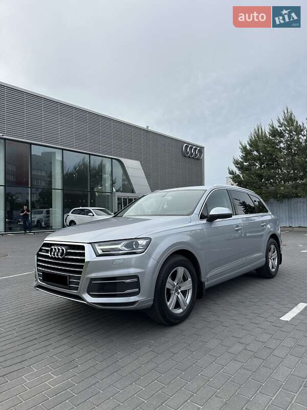 Внедорожник / Кроссовер Audi Q7 2015 в Киеве