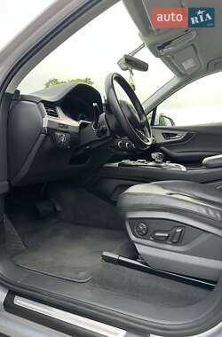 Внедорожник / Кроссовер Audi Q7 2015 в 