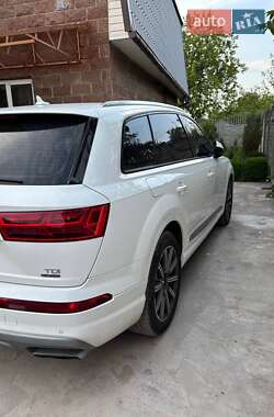 Внедорожник / Кроссовер Audi Q7 2015 в 