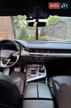 Внедорожник / Кроссовер Audi Q7 2015 в 
