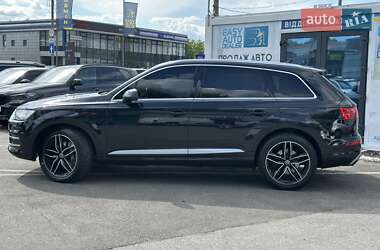 Внедорожник / Кроссовер Audi Q7 2015 в 