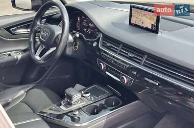 Внедорожник / Кроссовер Audi Q7 2015 в 