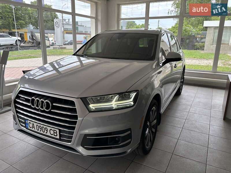 Внедорожник / Кроссовер Audi Q7 2016 в 