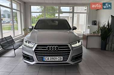 Внедорожник / Кроссовер Audi Q7 2016 в 