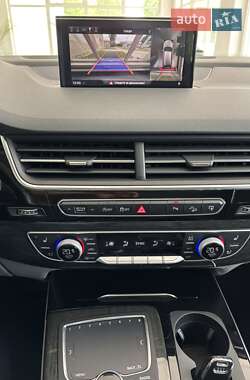 Внедорожник / Кроссовер Audi Q7 2016 в 