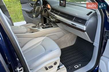 Позашляховик / Кросовер Audi Q7 2019 в 