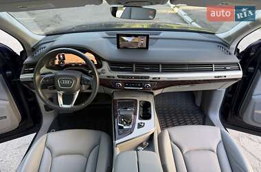 Позашляховик / Кросовер Audi Q7 2019 в 