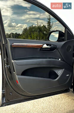 Внедорожник / Кроссовер Audi Q7 2012 в 