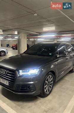 Внедорожник / Кроссовер Audi Q7 2017 в 