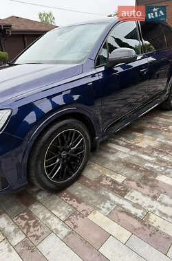 Внедорожник / Кроссовер Audi Q7 2021 в 