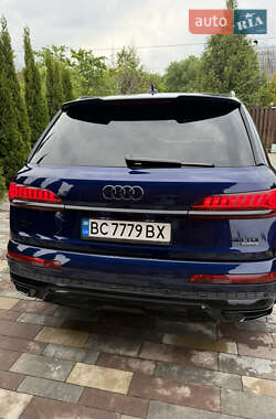 Внедорожник / Кроссовер Audi Q7 2021 в 