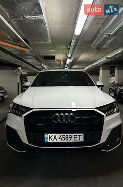 Внедорожник / Кроссовер Audi Q7 2021 в 