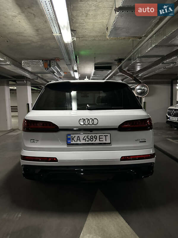 Позашляховик / Кросовер Audi Q7 2021 в Києві