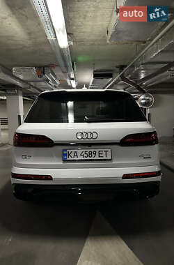 Внедорожник / Кроссовер Audi Q7 2021 в 