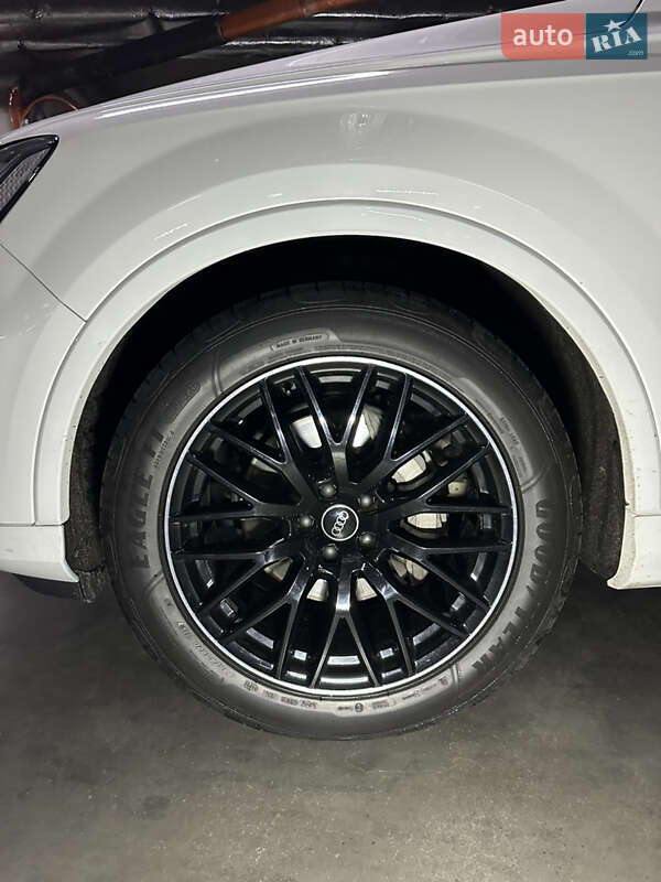 Позашляховик / Кросовер Audi Q7 2021 в Києві
