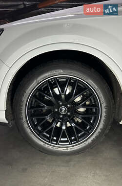 Внедорожник / Кроссовер Audi Q7 2021 в 