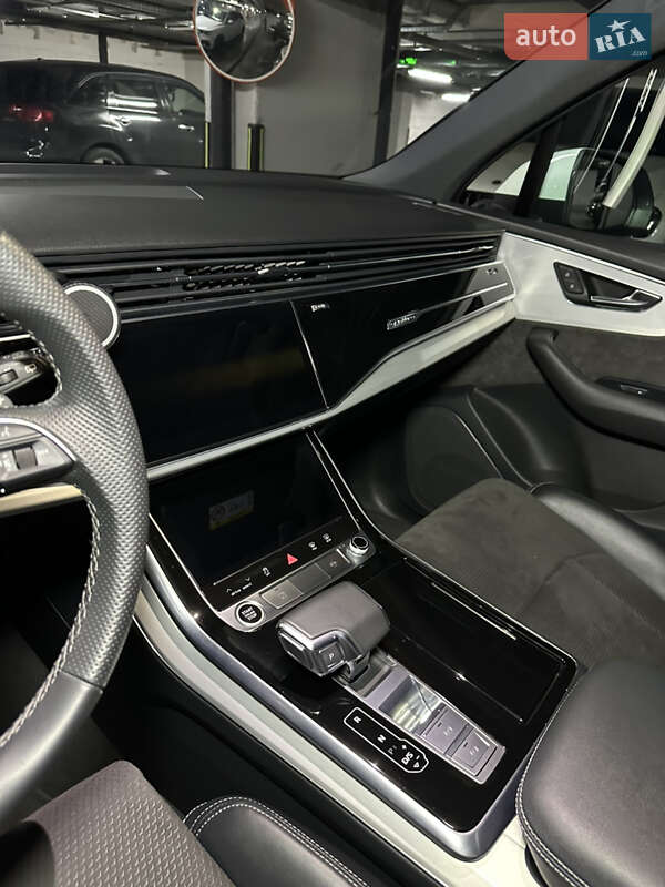Позашляховик / Кросовер Audi Q7 2021 в Києві