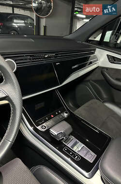 Внедорожник / Кроссовер Audi Q7 2021 в 